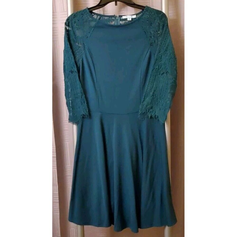 She & Sky Green Dress Lace Back & 3/4 Lace Sleeve Size Large